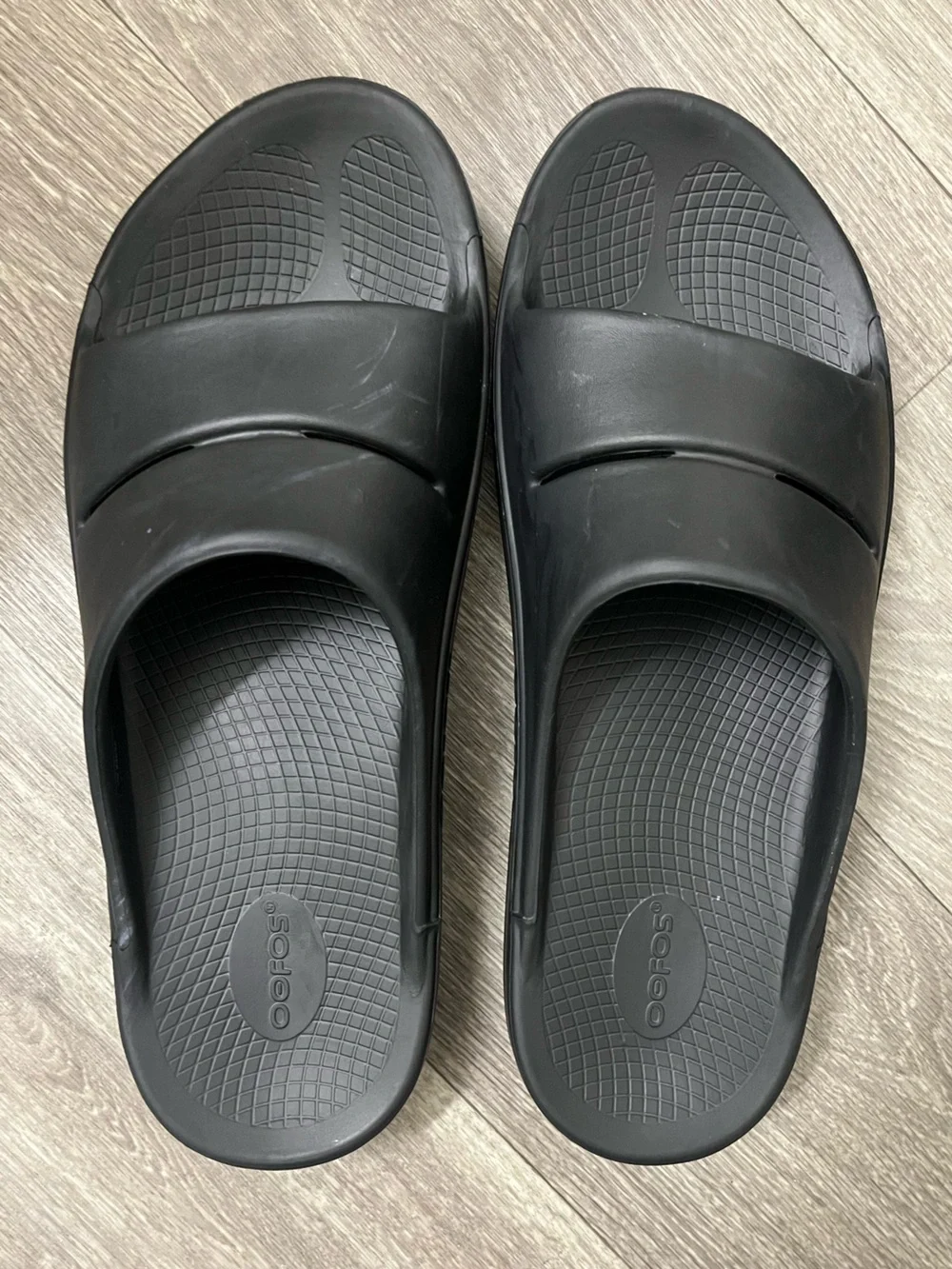 OOFOS Black Men's Recovery Slide